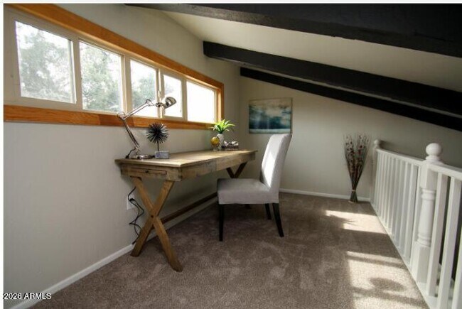 Building Photo - 2 E Loma Ln