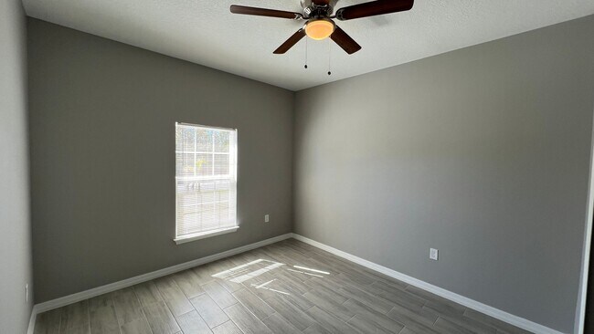 Building Photo - Spacious 3BD/2BA Palm Bay Home – Modern Comfort & Great Location!