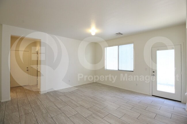 Building Photo - 3834 E Santa Fe Ln