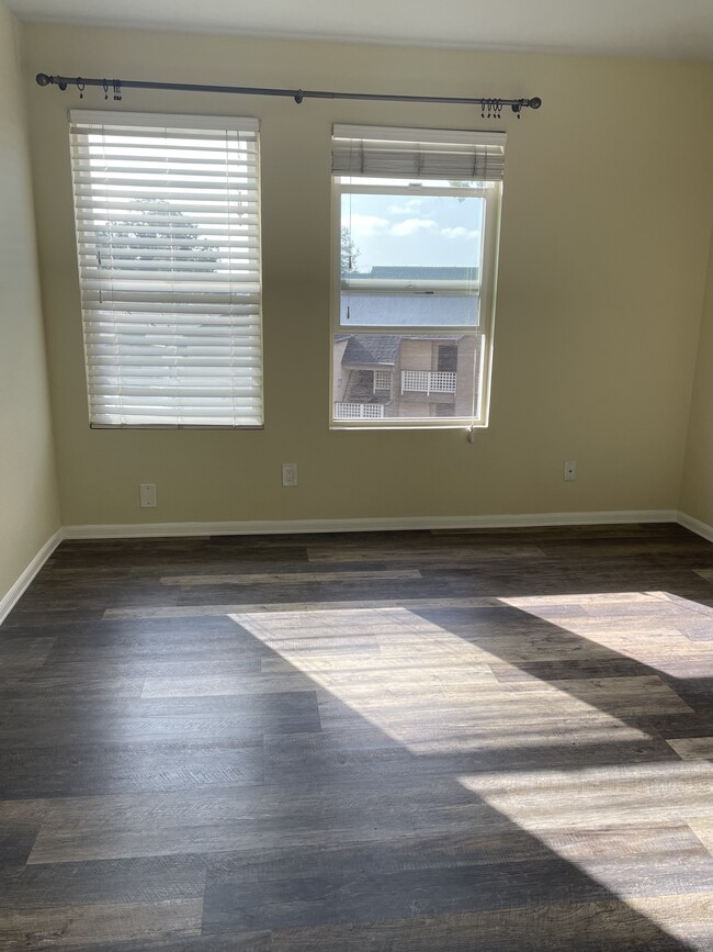 Bedroom windows - 685 Dartmore Ln