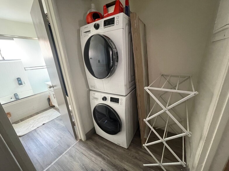 Building Photo - 1444 Centinela Ave