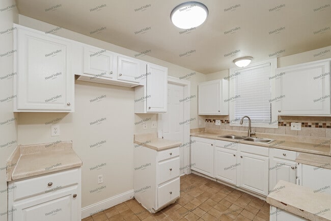 Building Photo - 5618 Olive St