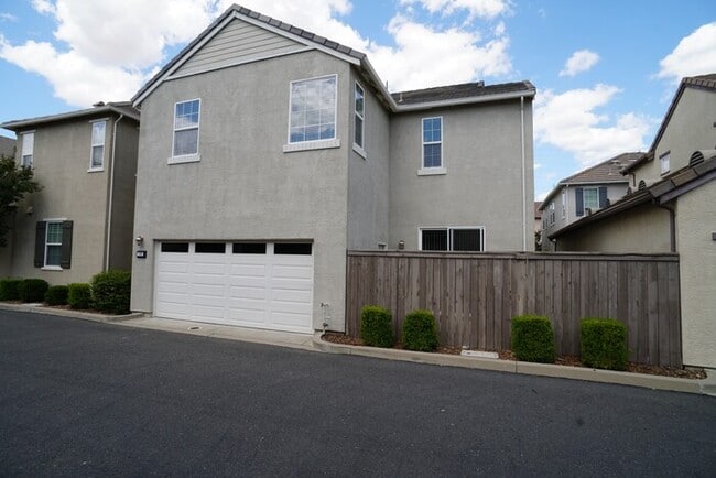 Building Photo - 169 Talmont Cir
