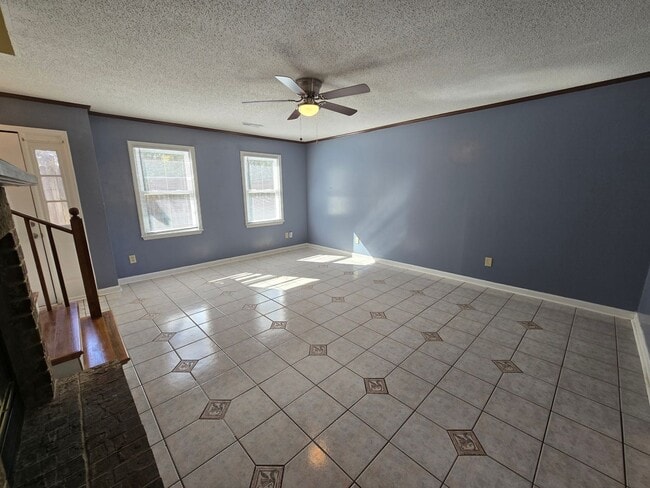 Building Photo - 2 Bedroom 2-1/2 Bathroom Townhouse Style Condo