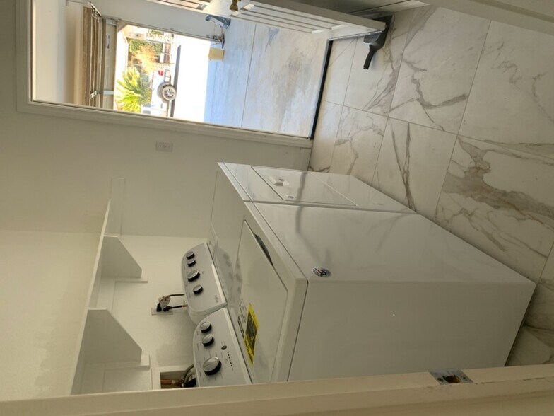 Building Photo - 9219 Canyon View Ave