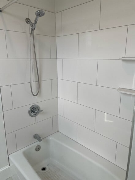 bathroom - 3549 Sunnyside Ave