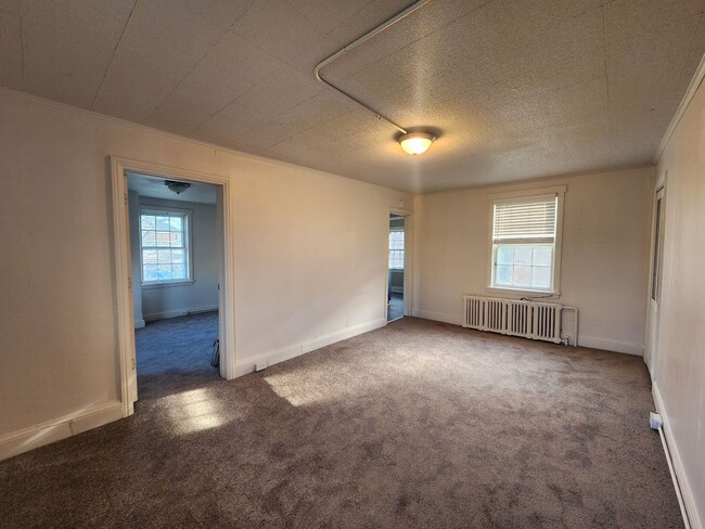 Building Photo - Spacious 3-Bedroom Apartment with Private ...