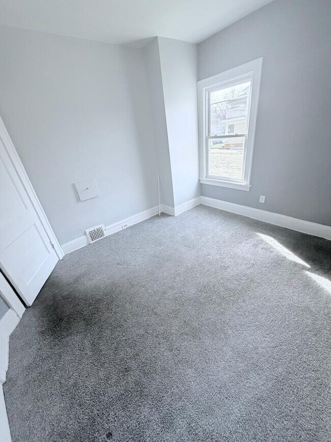 Building Photo - 3341 Desota Ave