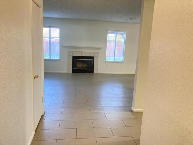 Building Photo - 1813 Scenic View Dr