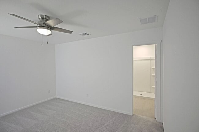 Building Photo - 2411 Shady Grv