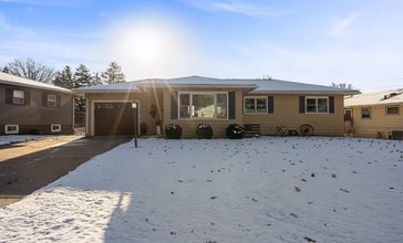 Building Photo - 3029 Saratoga Dr