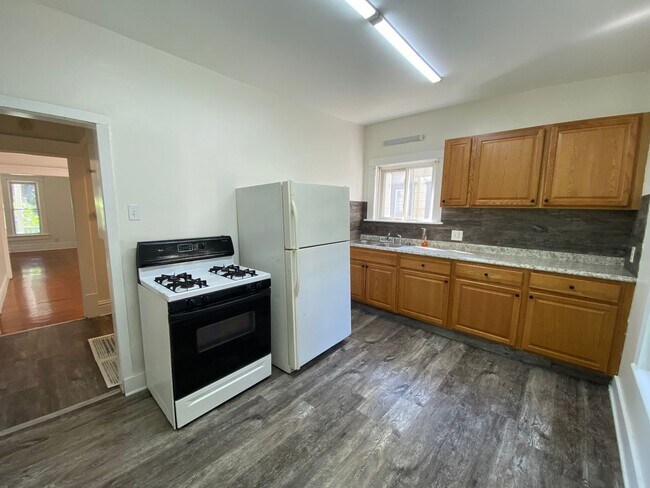 Building Photo - 198-200 Westwood Ave Akron, OH 44302 MFH2 ...