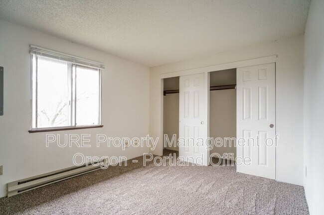 Building Photo - 14134 NE Sandy Blvd