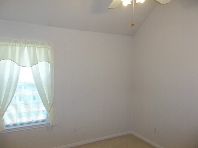 Building Photo - 2703 Kinney Dr