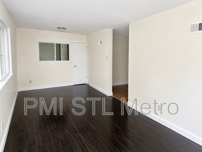 Building Photo - 10501 Duke Dr
