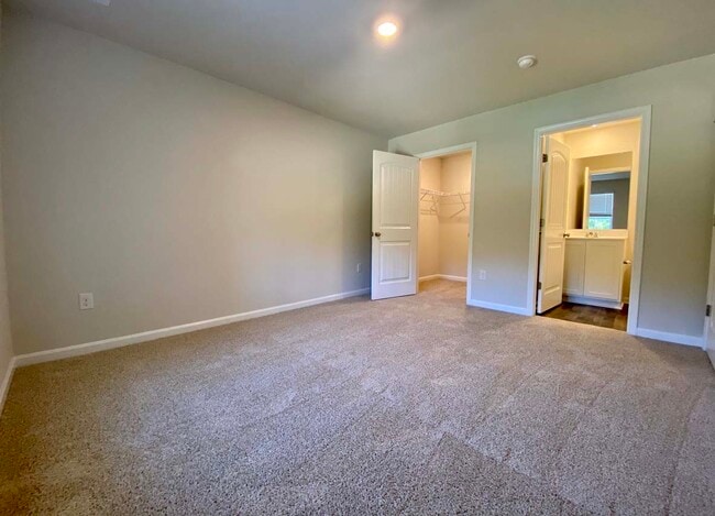 Building Photo - 407 Mardella Dr