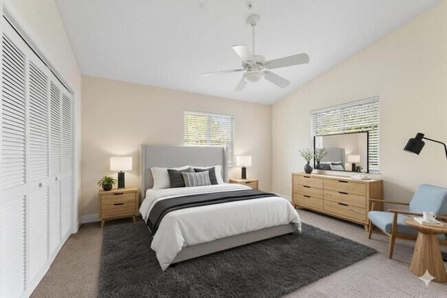 Building Photo - 2469 NE 14th St