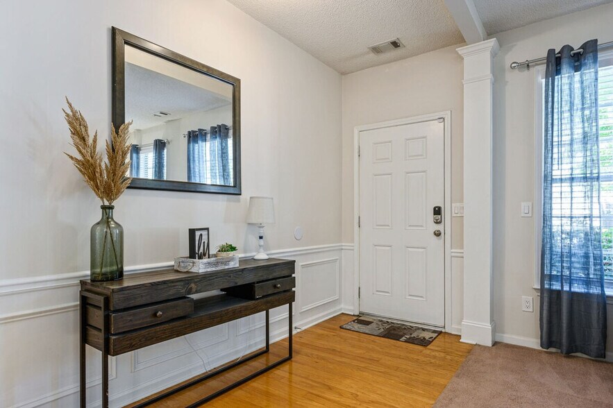 Building Photo - 523 Mullein Trace