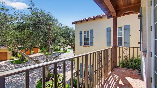 Building Photo - 1028 Coralina Ln