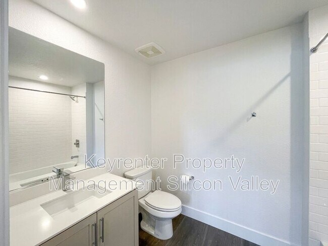 Building Photo - 333 Montague Expy