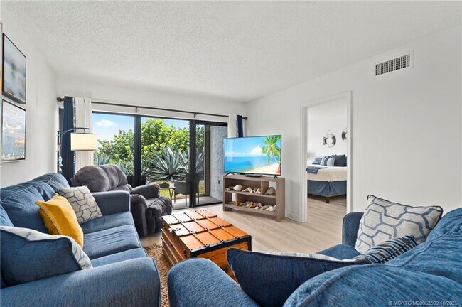 Building Photo - 10310 S Ocean Dr