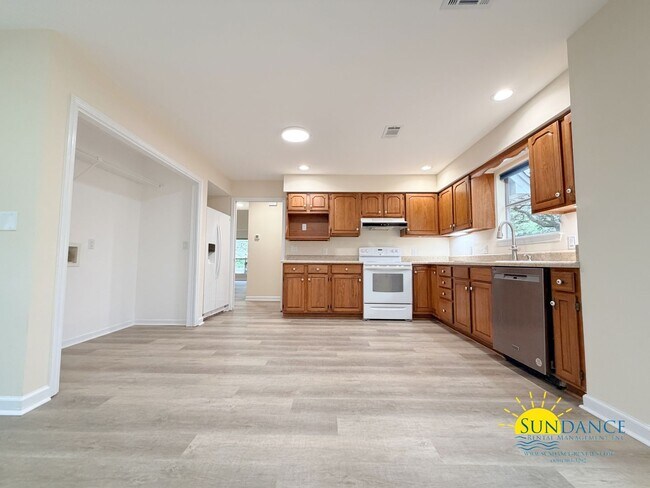 Building Photo - 3 Bedroom Home in sought-after Poquito Bayou with Boat Ramp Access!