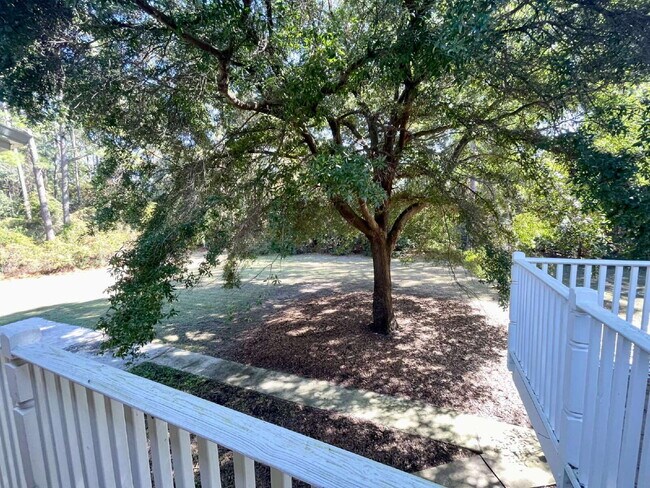 Building Photo - Duplex Apartment Close to Downtown Bluffton!