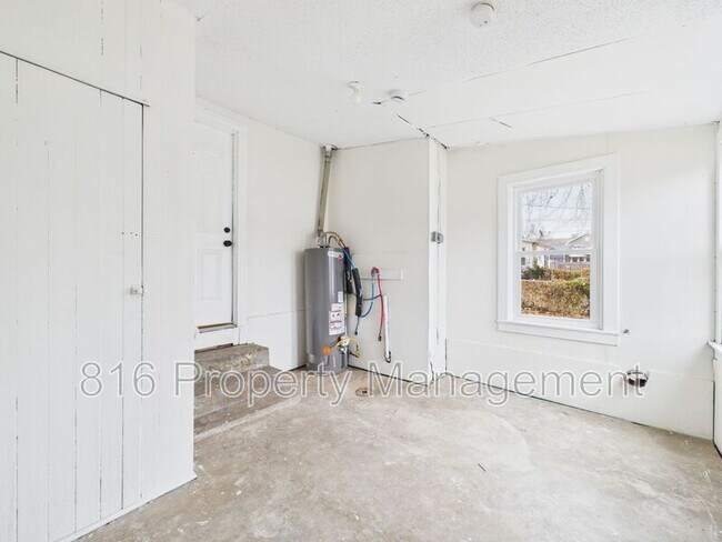 Building Photo - 411 Main St