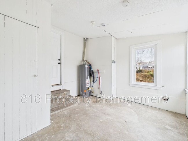 Building Photo - 413 Main St