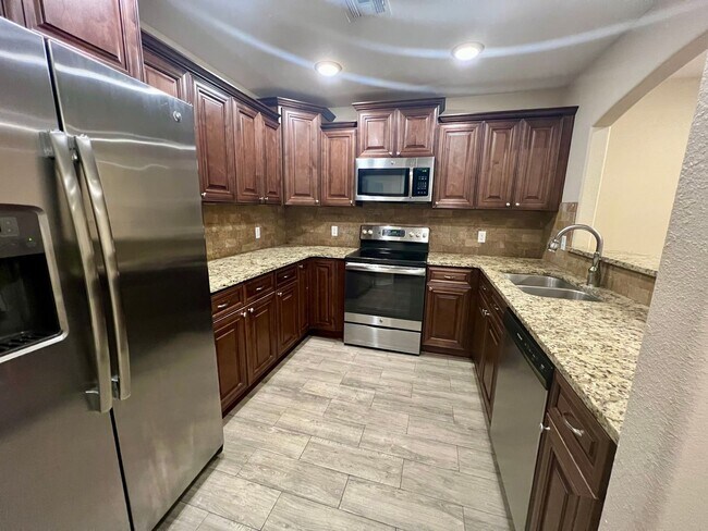 Building Photo - Beautiful 3B/2B Townhome in Chaffee Crossi...