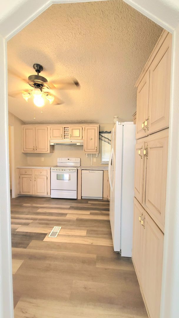 Building Photo - 521 Alaska Way