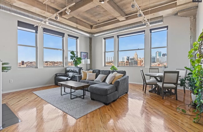 Building Photo - 2107 Grand Blvd