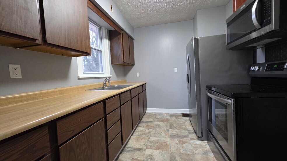 Building Photo - 530 Fleming Rd