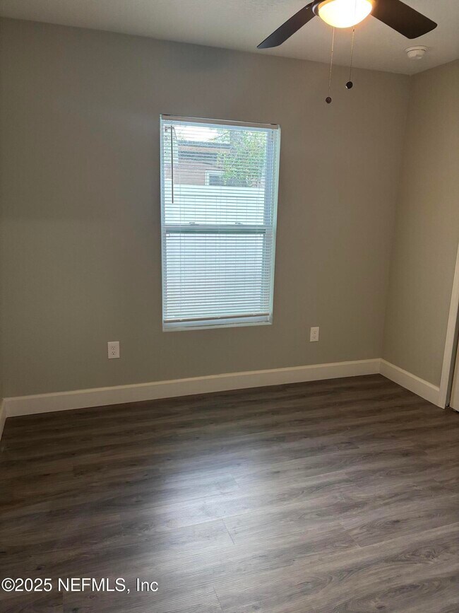 Building Photo - 1963 W 4th St