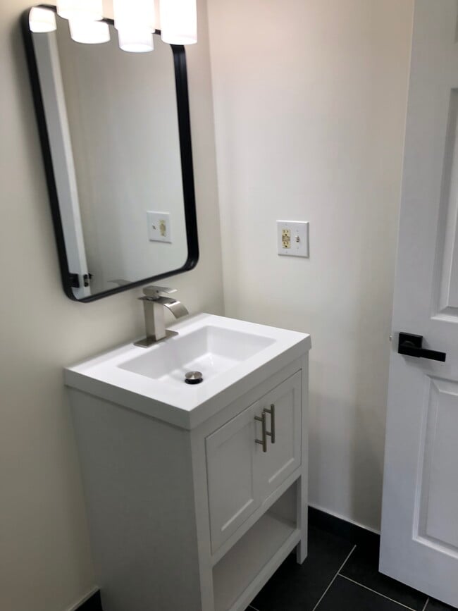 Building Photo - 84 Seabreeze Way