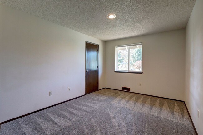 Building Photo - Beautiful View-Quiet Twin Lakes Neighborhood