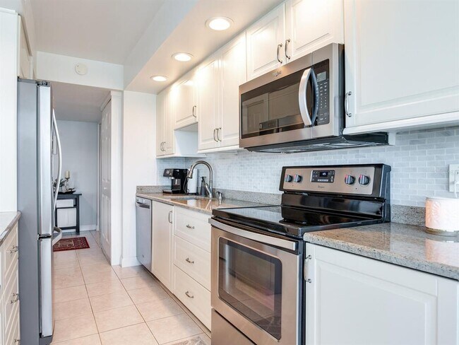 Building Photo - 660 Island Way