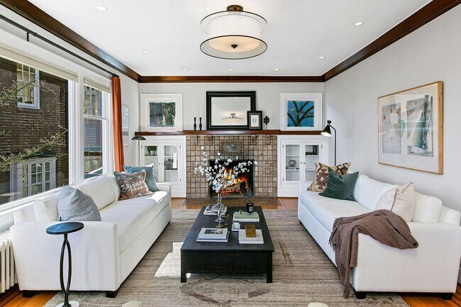 Building Photo - Capitol Hill View Home