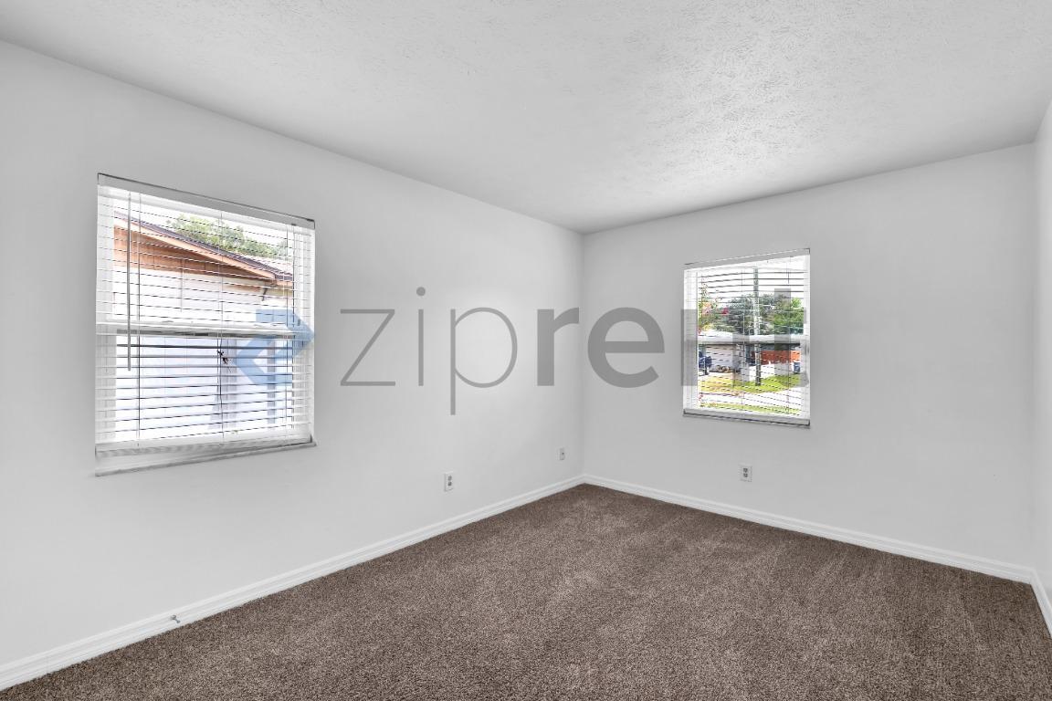 Building Photo - Unit