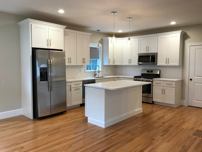 Building Photo - 33 Melbourne Ave