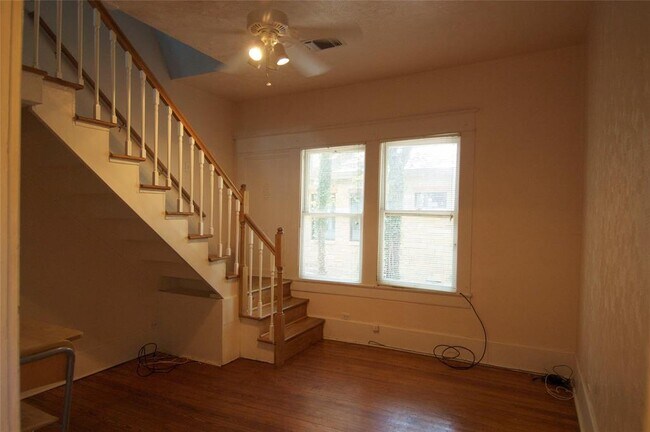 Building Photo - 1107 W 22nd St