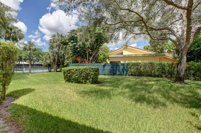 Building Photo - 6165 Belleza Ln