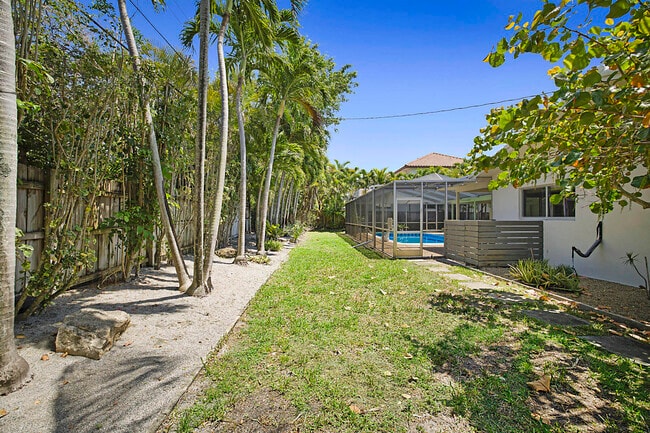 Building Photo - 400 NW 6th Ave