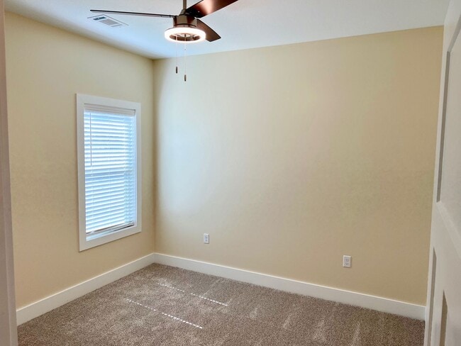 Building Photo - FOR Rent – 3 Bedroom, 2 Bath!