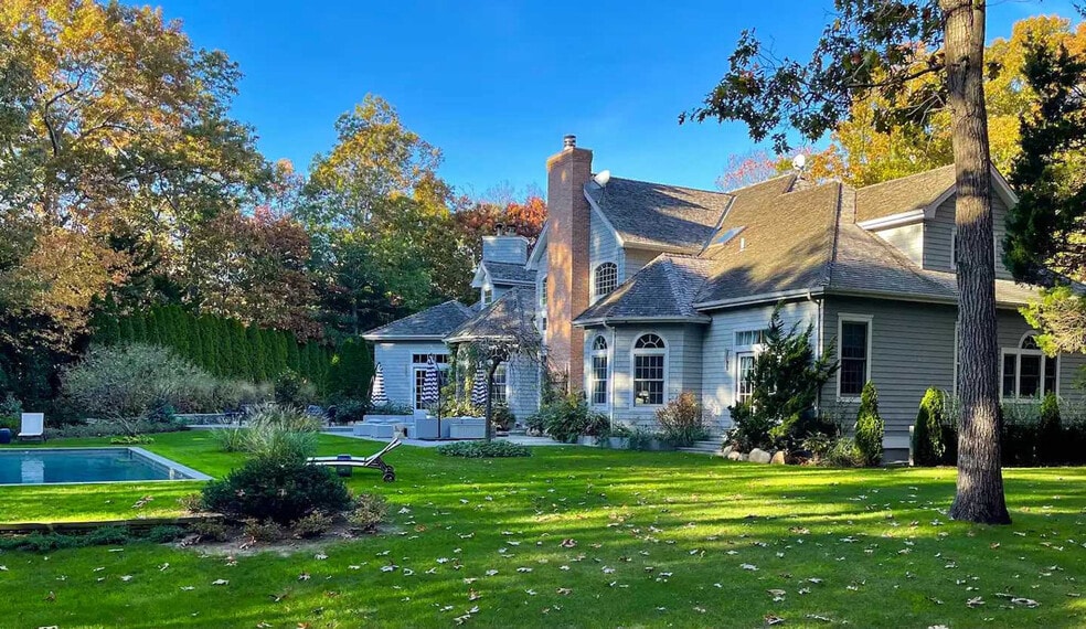 Building Photo - 19 Old School House Ln