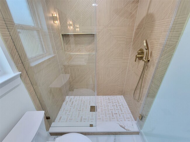 Building Photo - 20223 Laurel Lock Dr