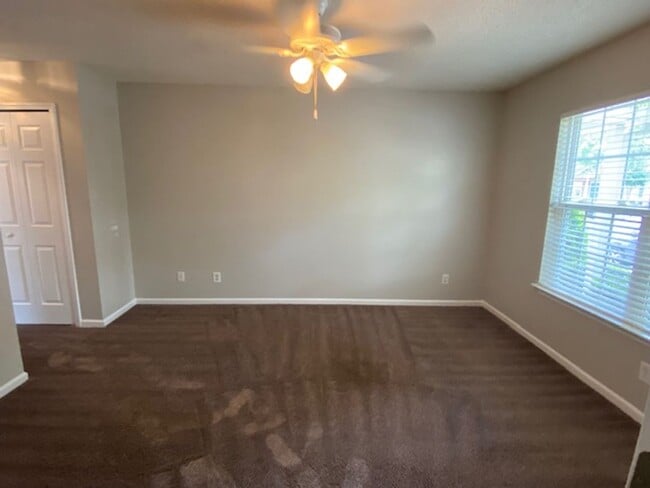 Building Photo - 96 Tannenbaum Cir