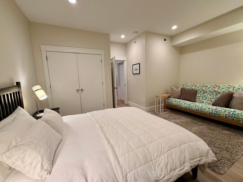 Building Photo - 13 Cottage Ave