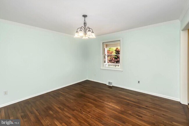 Building Photo - 60 Paul Cir