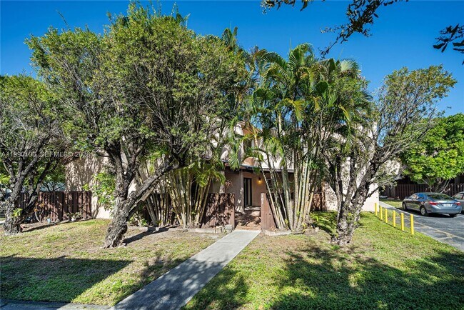 Building Photo - 495 W Park Dr